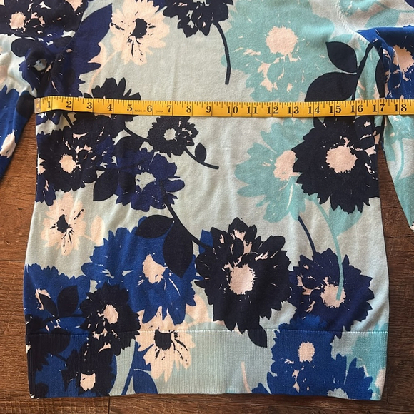 LIKE NEW BEAUTIFUL TALBOTS BRAND BLUE FLORAL SIZE XS - Picture 3 of 7